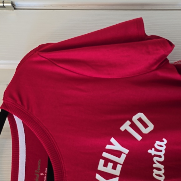 MAGICAL SEASON WOMEN'S RED " MOST LIKELY TO KISS SANTA" SHORT SLEEVE TEE SMALL - Picture 5 of 14